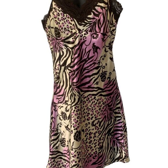 Whispers Animal and Floral Print Chemise - Picture 1 of 10